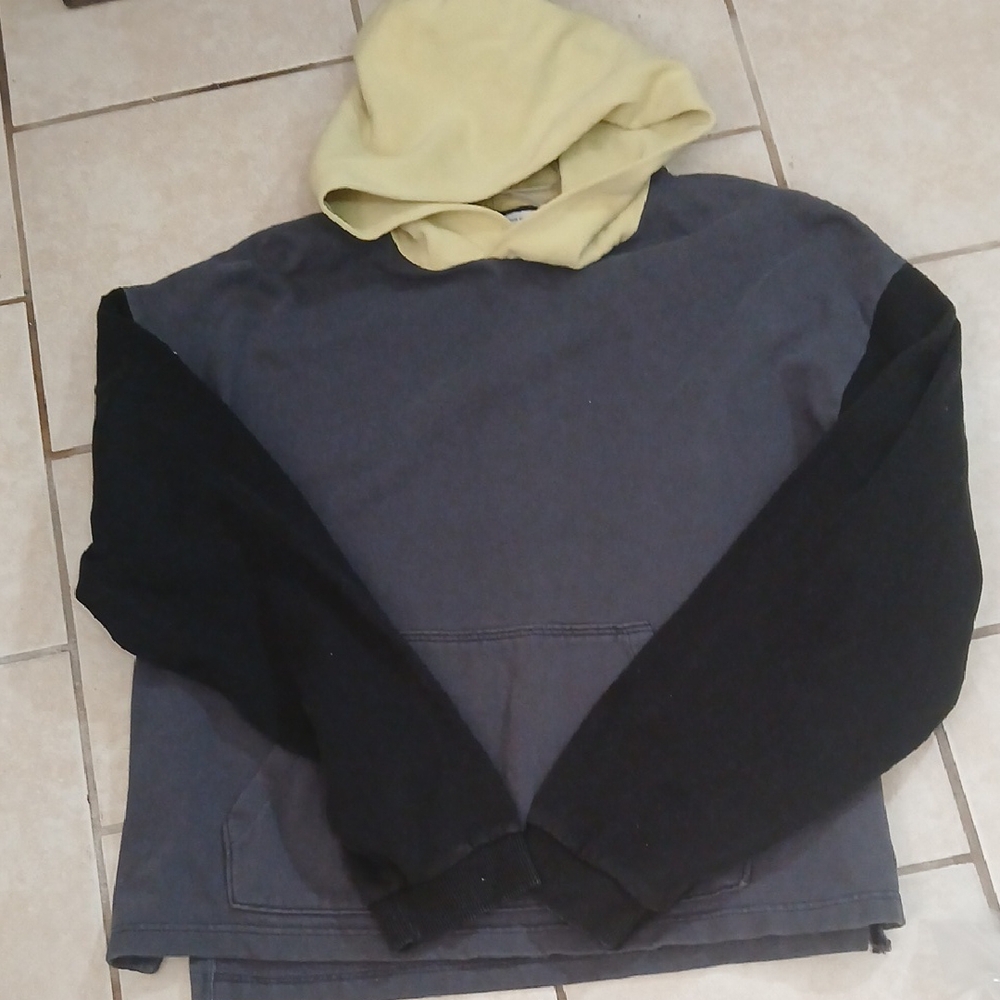 URBAN OUTFITTERS Womens Size L Yellow and Gray Colorblock Sweatshirt